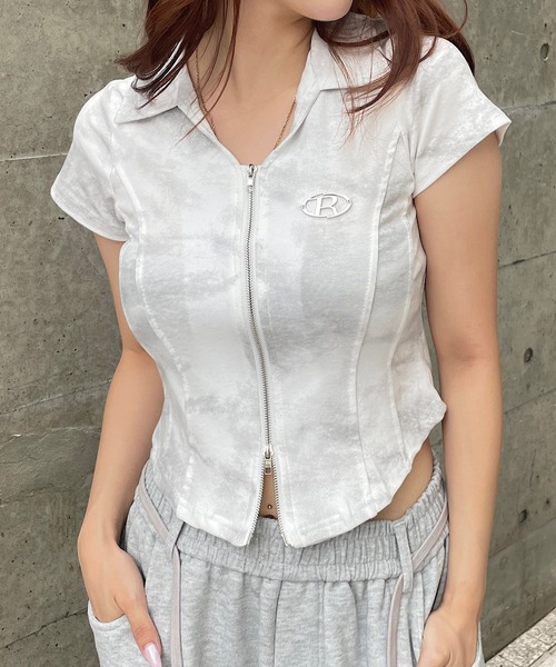 ROGER AND RAW(ロジャーアンドロウ)の「プレート付きスキッパー半袖トップス(Tシャツ/カットソー・レディース・ホワイト/ブラック/グレー・MEDIUM)」の6枚目の写真