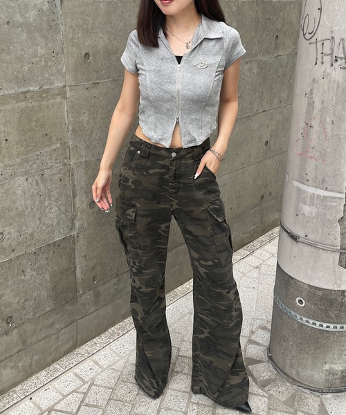 ROGER AND RAW(ロジャーアンドロウ)の「プレート付きスキッパー半袖トップス(Tシャツ/カットソー・レディース・ホワイト/ブラック/グレー・MEDIUM)」の9枚目の写真