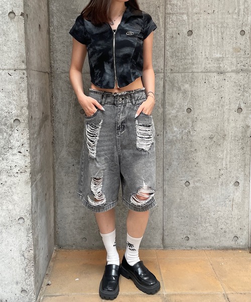 ROGER AND RAW(ロジャーアンドロウ)の「プレート付きスキッパー半袖トップス(Tシャツ/カットソー・レディース・ホワイト/ブラック/グレー・MEDIUM)」の18枚目の写真