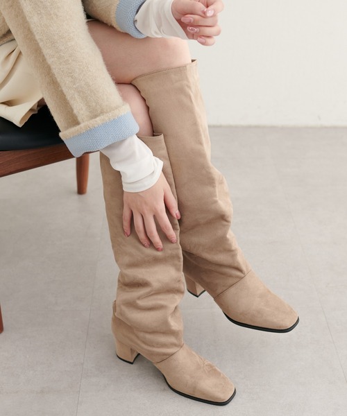 natural couture(ナチュラルクチュール)の「スウェードロングブーツ(ブーツ・レディース・モカ/ブラック・MEDIUM/LARGE)」の6枚目の写真