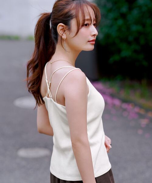 COHINA（コヒナ）の「カップ付きダブルストラップキャミ 【低身長・小柄女性】（キャミソール・レディース・ホワイト/ブラック/ベージュ/ブラウン・ONE SIZE）」の6枚目の写真