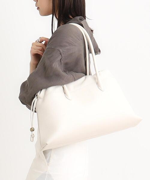 TOFF&LOADSTONE（トフアンドロードストーン）の「【LEE 11月号掲載】Chou chou（シュシュ）L（ハンドバッグ・レディース・ブラウン系その他2/ホワイト系/ブラック・00）」の4枚目の写真