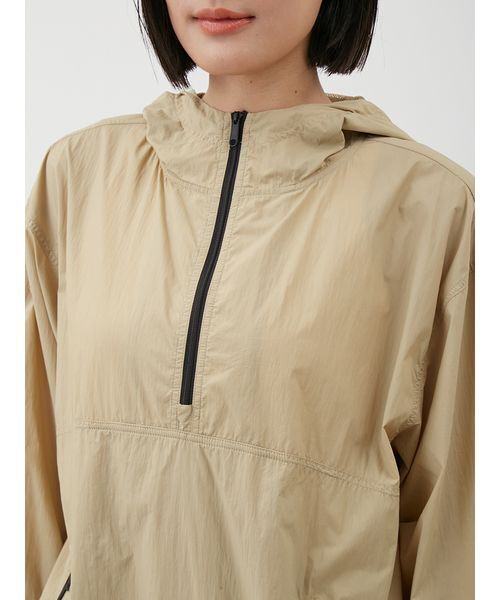 Mila Owen（ミラオーウェン）の「撥水リサイクルナイロンアノラックパーカー（パーカー・レディース・アイボリー/ベージュ・F）」の9枚目の写真