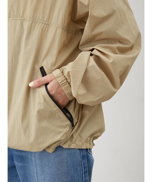 Mila Owen（ミラオーウェン）の「撥水リサイクルナイロンアノラックパーカー（パーカー・レディース・アイボリー/ベージュ・F）」の10枚目の写真