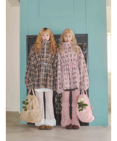 WC（ダブル シー）の「《秋冬新作★》モコモコフェイクファーナップサック（バックパック/リュック・レディース・ブラウン/ピンク・FREE）」の4枚目の写真