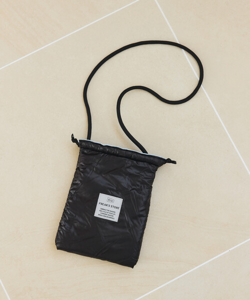 KiU（キウ）の「KiU×FREAK'S STORE/キウ×フリークスストア 別注 PUFFY DUAL FACE 2WAY SHOULDER BAG パフィ リバーシブル デュアルフェイス ショルダーバッグ（ショルダーバッグ・メンズ・シルバー/ブラック・ONE SIZE）」の4枚目の写真