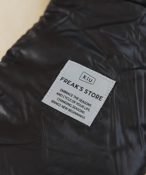 KiU（キウ）の「KiU×FREAK'S STORE/キウ×フリークスストア 別注 PUFFY DUAL FACE 2WAY SHOULDER BAG パフィ リバーシブル デュアルフェイス ショルダーバッグ（ショルダーバッグ・メンズ・シルバー/ブラック・ONE SIZE）」の7枚目の写真