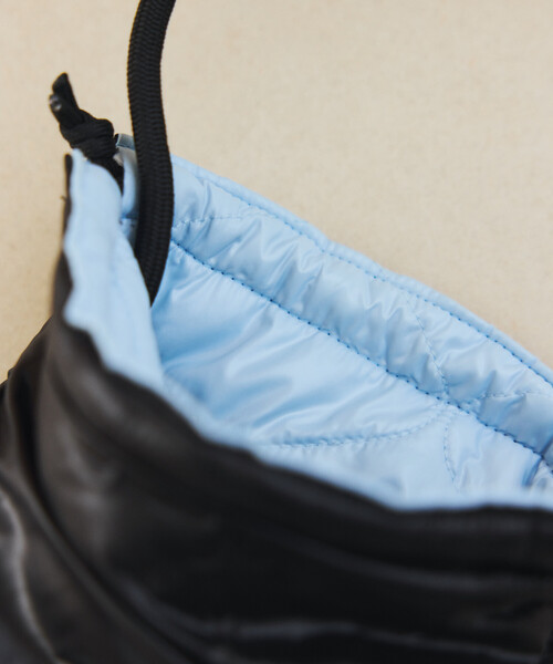 KiU（キウ）の「KiU×FREAK'S STORE/キウ×フリークスストア 別注 PUFFY DUAL FACE 2WAY SHOULDER BAG パフィ リバーシブル デュアルフェイス ショルダーバッグ（ショルダーバッグ・メンズ・シルバー/ブラック・ONE SIZE）」の10枚目の写真