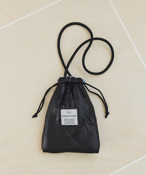 KiU（キウ）の「KiU×FREAK'S STORE/キウ×フリークスストア 別注 PUFFY DUAL FACE 2WAY SHOULDER BAG パフィ リバーシブル デュアルフェイス ショルダーバッグ（ショルダーバッグ・メンズ・シルバー/ブラック・ONE SIZE）」の22枚目の写真