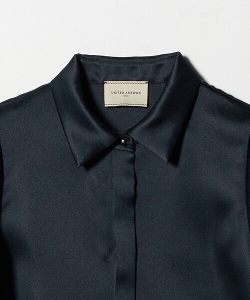 UNITED ARROWS（ユナイテッドアローズ）の「サテン バルーン ブラウス‐ウォッシャブル‐（シャツ/ブラウス・レディース・ブラック/ネイビー・FREE）」の12枚目の写真
