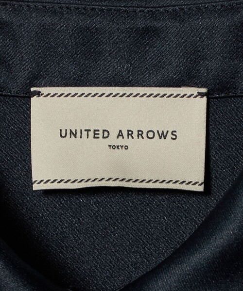 UNITED ARROWS（ユナイテッドアローズ）の「サテン バルーン ブラウス‐ウォッシャブル‐（シャツ/ブラウス・レディース・ブラック/ネイビー・FREE）」の21枚目の写真