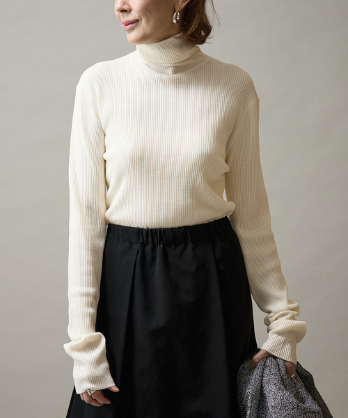 VERMEIL par iena（ヴェルメイユパーイエナ）の「Embraced wool RIB Turtle ニット（ニット/セーター・レディース・ボルドー/ホワイト/ネイビー・FREE）」の4枚目の写真