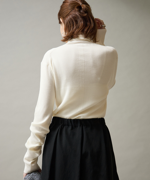 VERMEIL par iena（ヴェルメイユパーイエナ）の「Embraced wool RIB Turtle ニット（ニット/セーター・レディース・ボルドー/ホワイト/ネイビー・FREE）」の5枚目の写真