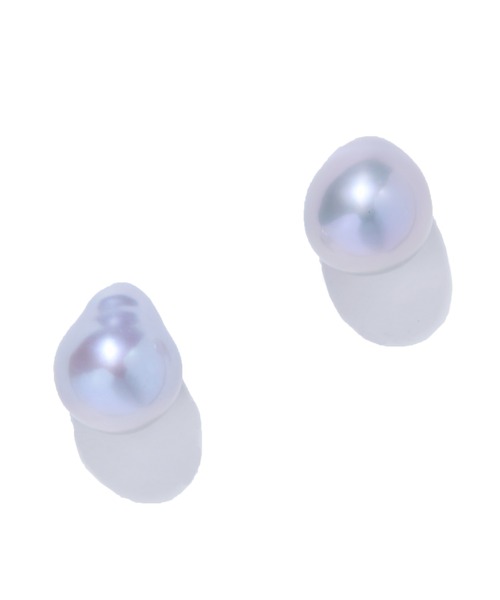 les bonbon(ルボンボン)の「【les bonbon】organic pearl stud pierce /オーガニック パール スタッド ピアス(ピアス(両耳用)・レディース・イエローゴールド/ホワイト/グレー・FREE)」の2枚目の写真