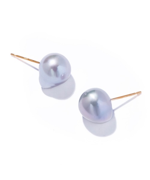 les bonbon(ルボンボン)の「【les bonbon】organic pearl stud pierce /オーガニック パール スタッド ピアス(ピアス(両耳用)・レディース・イエローゴールド/ホワイト/グレー・FREE)」の4枚目の写真