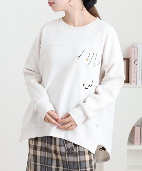 Quelle Chance(ケルシャンス)の「裾ドロストプルオーバー ぶらぶらネコモチーフ 長袖(Tシャツ/カットソー・レディース・ブラウン/キナリ/チャコールグレー・M/L)」の1枚目の写真