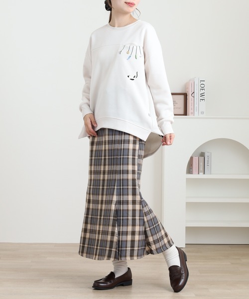 Quelle Chance(ケルシャンス)の「裾ドロストプルオーバー ぶらぶらネコモチーフ 長袖(Tシャツ/カットソー・レディース・ブラウン/キナリ/チャコールグレー・M/L)」の21枚目の写真