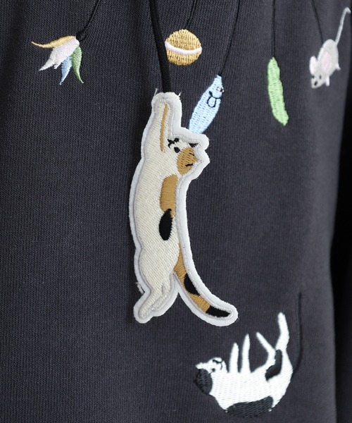 Quelle Chance(ケルシャンス)の「裾ドロストプルオーバー ぶらぶらネコモチーフ 長袖(Tシャツ/カットソー・レディース・ブラウン/キナリ/チャコールグレー・M/L)」の8枚目の写真