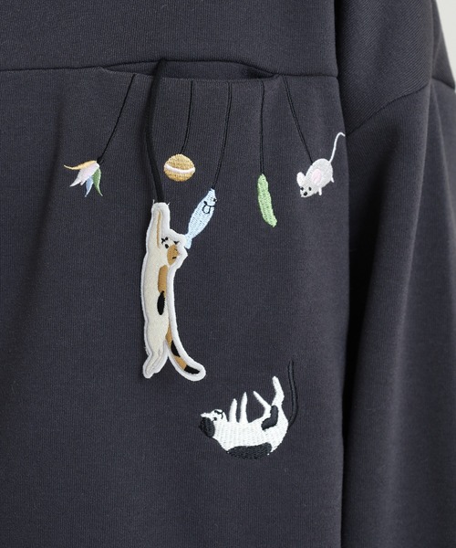 Quelle Chance(ケルシャンス)の「裾ドロストプルオーバー ぶらぶらネコモチーフ 長袖(Tシャツ/カットソー・レディース・ブラウン/キナリ/チャコールグレー・M/L)」の7枚目の写真