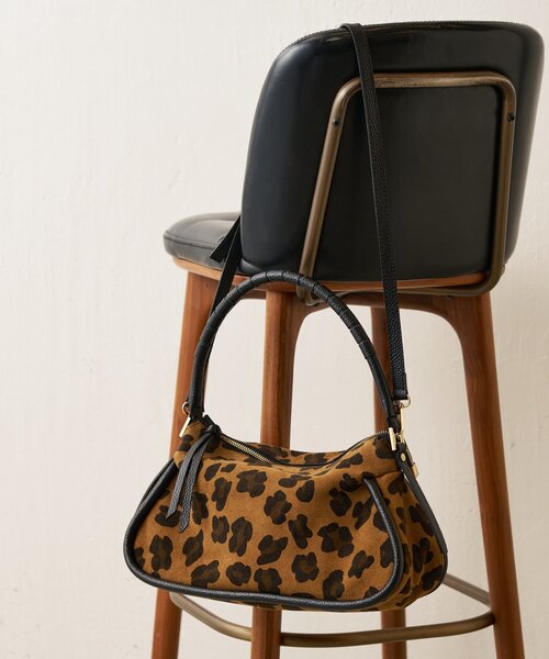 LIVETART(リヴェタート)の「2WAYレザーショルダー(レオパード)(ショルダーバッグ・レディース・ゴールド・FREE)」の3枚目の写真