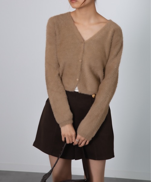 Chiina（チーナ）の「Chiina/Vネック　ショート丈ふわふわカーディガン（カーディガン/ボレロ・レディース・ベージュ/イエロー/ホワイト/ブラウン/ブルー/グレー・FREE）」の4枚目の写真
