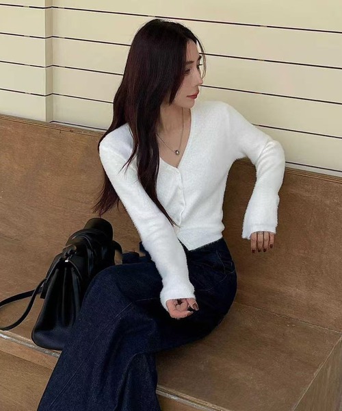 Chiina（チーナ）の「Chiina/Vネック　ショート丈ふわふわカーディガン（カーディガン/ボレロ・レディース・ベージュ/イエロー/ホワイト/ブラウン/ブルー/グレー・FREE）」の2枚目の写真