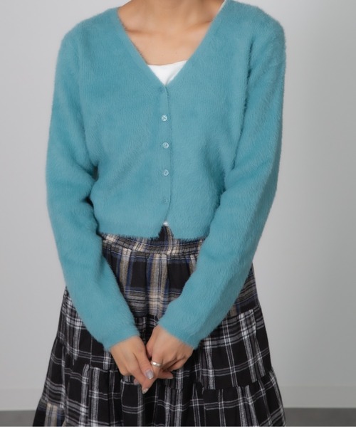 Chiina（チーナ）の「Chiina/Vネック　ショート丈ふわふわカーディガン（カーディガン/ボレロ・レディース・ベージュ/イエロー/ホワイト/ブラウン/ブルー/グレー・FREE）」の5枚目の写真