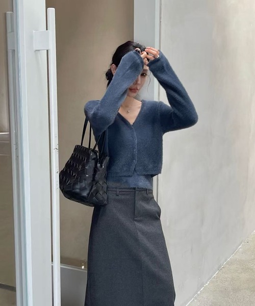 Chiina（チーナ）の「Chiina/Vネック　ショート丈ふわふわカーディガン（カーディガン/ボレロ・レディース・ベージュ/イエロー/ホワイト/ブラウン/ブルー/グレー・FREE）」の12枚目の写真