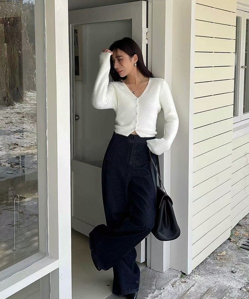 Chiina（チーナ）の「Chiina/Vネック　ショート丈ふわふわカーディガン（カーディガン/ボレロ・レディース・ベージュ/イエロー/ホワイト/ブラウン/ブルー/グレー・FREE）」の9枚目の写真