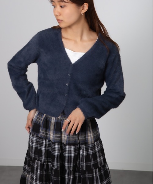 Chiina（チーナ）の「Chiina/Vネック　ショート丈ふわふわカーディガン（カーディガン/ボレロ・レディース・ベージュ/イエロー/ホワイト/ブラウン/ブルー/グレー・FREE）」の14枚目の写真