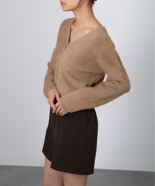 Chiina（チーナ）の「Chiina/Vネック　ショート丈ふわふわカーディガン（カーディガン/ボレロ・レディース・ベージュ/イエロー/ホワイト/ブラウン/ブルー/グレー・FREE）」の19枚目の写真