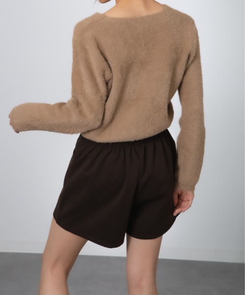 Chiina（チーナ）の「Chiina/Vネック　ショート丈ふわふわカーディガン（カーディガン/ボレロ・レディース・ベージュ/イエロー/ホワイト/ブラウン/ブルー/グレー・FREE）」の20枚目の写真