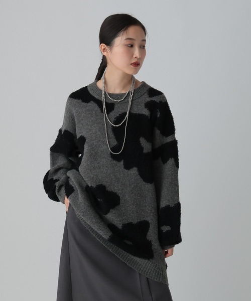 LEPSIM(レプシィム)の「6ゲージループジャガード花柄チュニック 612758(ニット/セーター・レディース・チャコールグレー/レッド・FREE)」の5枚目の写真