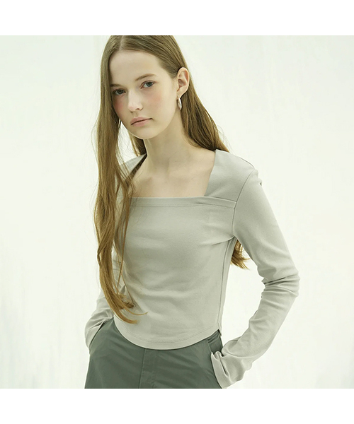 Vivacious(ビバシャス)の「Renee Square Neck Slim Long Sleeve - 5COL(Tシャツ/カットソー・レディース・ブラック/スカイブルー/グレー/チャコール/アイボリー・SMALL/MEDIUM)」の3枚目の写真