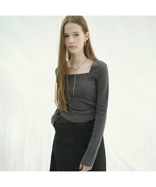 Vivacious(ビバシャス)の「Renee Square Neck Slim Long Sleeve - 5COL(Tシャツ/カットソー・レディース・ブラック/スカイブルー/グレー/チャコール/アイボリー・SMALL/MEDIUM)」の4枚目の写真