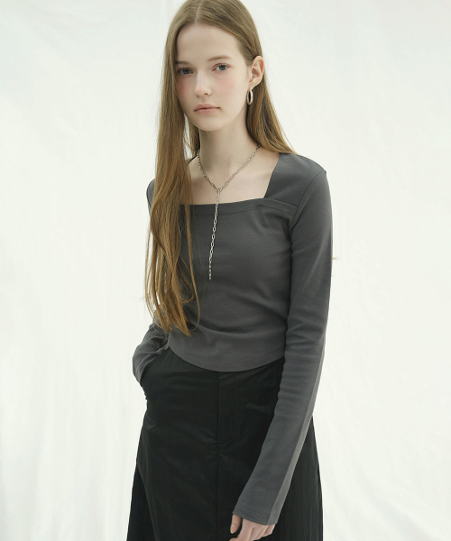 Vivacious(ビバシャス)の「Renee Square Neck Slim Long Sleeve - 5COL(Tシャツ/カットソー・レディース・ブラック/スカイブルー/グレー/チャコール/アイボリー・SMALL/MEDIUM)」の7枚目の写真