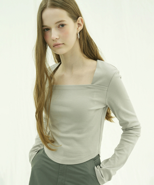 Vivacious(ビバシャス)の「Renee Square Neck Slim Long Sleeve - 5COL(Tシャツ/カットソー・レディース・ブラック/スカイブルー/グレー/チャコール/アイボリー・SMALL/MEDIUM)」の8枚目の写真