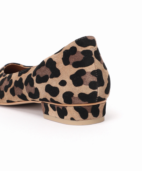 Spick & Span（スピックアンドスパン）の「《WEB限定》Spick & Span レザーポインテッドフラットシューズ（レオパード）（パンプス・レディース・キャメル・36/37/38）」の7枚目の写真