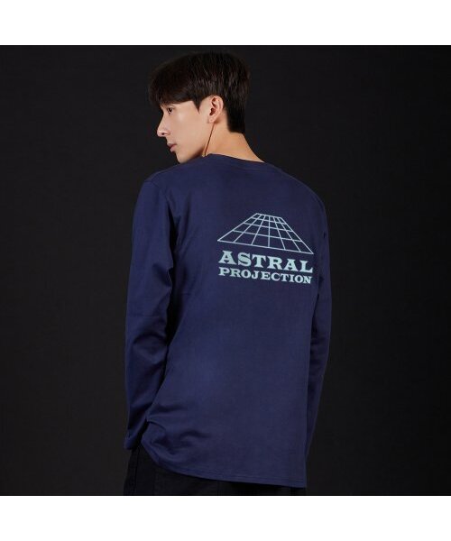ASTRAL PROJECTION(アストラルプロジェクション)の「シグニチャーロゴオーバーサイズロングスリーブTシャツ_ネイビー(Tシャツ/カットソー・メンズ・その他・LARGE/MEDIUM/X-LARGE/XX-LARGE)」の4枚目の写真