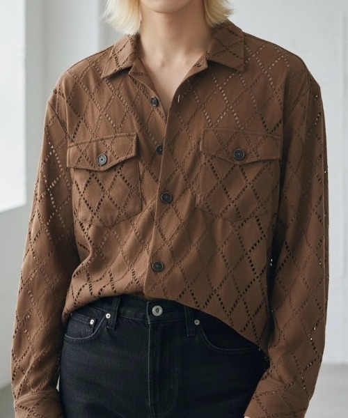 BENUSTA(ベヌスタ)の「A'GEM/9 × .kom 『BENUSTA/ベヌスタ』 CUTWORK DIAMOND SHIRT JACKET/カットワーク ダイヤモンド シャツジャケット(シャツ/ブラウス・メンズ・ブラック/ブラウン・FREE)」の5枚目の写真