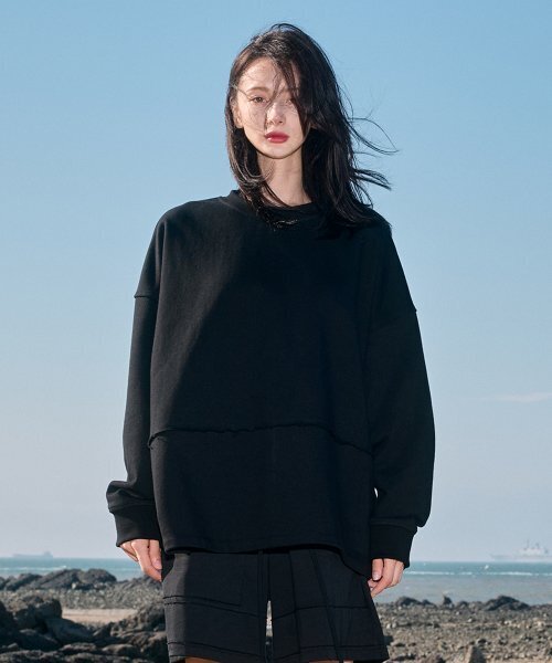 MONOPHOBIA(モノフォビア)の「RAW CUTTING LINE COTTON SWEATSHIRT BLACK(スウェット・レディース・ブラック・FREE)」の1枚目の写真