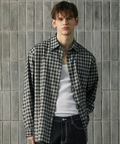 WEST GRAND BOULEVARD(ウエストグランドブルバード)の「スカッチオーバーサイズスナップチェックシャツジャケットBLACK(シャツ/ブラウス・レディース・その他・MEDIUM/LARGE/SMALL)」の2枚目の写真
