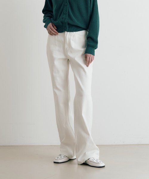 シグニチャーロゴストレートフィットデニムパンツ - ホワイト