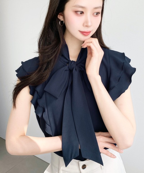 moment+(モーメントプラス)の「厚手シフォンラッフルフリルボウタイブラウス(シャツ/ブラウス・レディース・ネイビー/オフホワイト/ライトベージュ/ブラック・M)」の21枚目の写真