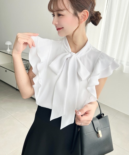 moment+(モーメントプラス)の「厚手シフォンラッフルフリルボウタイブラウス(シャツ/ブラウス・レディース・ネイビー/オフホワイト/ライトベージュ/ブラック・M)」の7枚目の写真