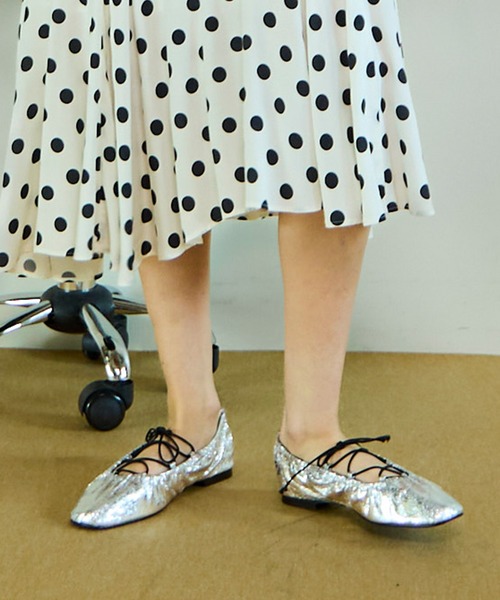 MAISON SPECIAL(メゾンスペシャル)の「Lace-Up Gathered Flat Shoes/レースアップギャザーフラットシューズ(その他シューズ・レディース・シルバー/ブラック・38/37/36)」の10枚目の写真