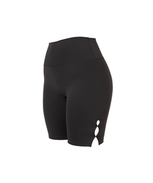 WHILE（ワイル）の「WAVE HALF LEGGINGS (CHARCOAL)（レギンス/スパッツ・レディース）」