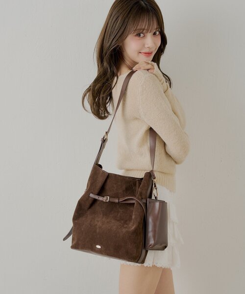 Chico(チコ)の「スマホポーチ付きベルトデザインショルダーバッグ(ショルダーバッグ・レディース・ベージュ/ブラック/アイボリー/ブラウン・FREE)」の6枚目の写真