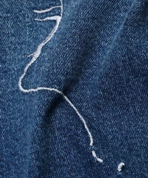 The DUFFER of ST.GEORGE（ザダファーオブセントジョージ）の「LASER PROCESSED＆EMBROIDERY SLIM FIT DENIM：レーザー加工＆刺繍 スリムフィットジーンズ（デニムパンツ・メンズ・インディゴブルー/ライトインディゴブルー・LARGE/MEDIUM/SMALL/X-LARGE）」の18枚目の写真