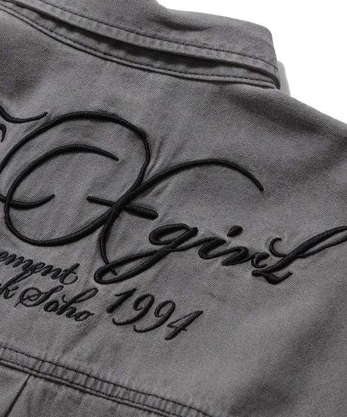 X-girl（エックスガール）の「SCRIPT LOGO BLEACHED DENIM SHIRT（シャツ/ブラウス・レディース・ブラック/ライトインディゴブルー・S/M）」の7枚目の写真